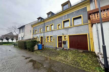 Haus zum Kaufen in Löhnberg 89.000,00 € 215 m²