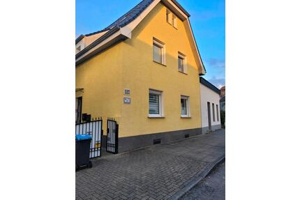 2-Zimmer-Wohnung im Kölner Norden Volkhoven Weiler inkl Garten