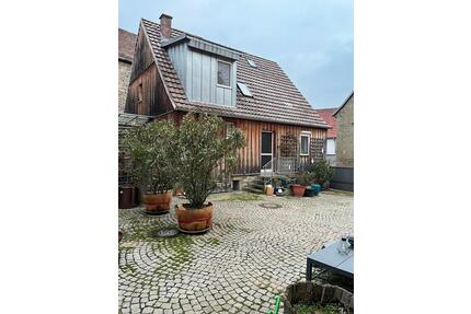 Bauernhof mit ausgebauter Scheune (Pferdehaltung) - Kitzingen