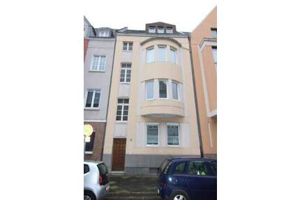 SCHÖNE ALTBAUWOHNUNG MIT BALKON IM NEUSSER-DREIKÖNIGENVIERTEL