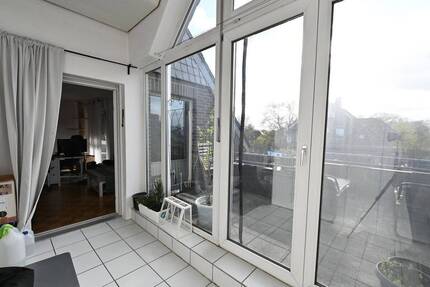 Traumhafte 3-Zimmer WG mit Wintergarten, Terrasse, Balkon, Keller & TG in zentraler Lage - Köln Wahn