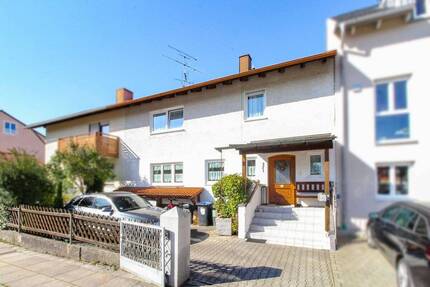 Lichtdurchflutetes Reihenhaus mit ausgebauten Keller in ruhiger Sackgassenlage von Erding!