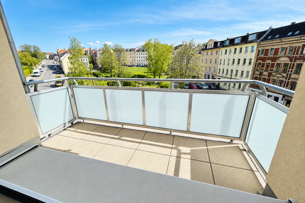 2 Raum Wohnungen mit Balkon, Bad mit Dusche und Aufzug im Haus - Im Geraer Ostviertel.