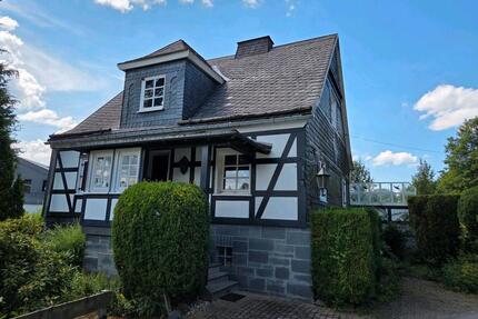 Einfamilienhaus mit großem Garten im Raum Schmallenberg