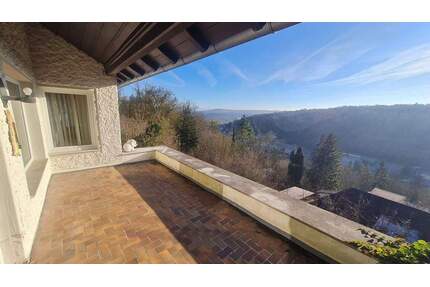 Renovierungsbedürftiges Einfamilienhaus mit schönem Grundstück und Traumblick -91757 TREUCHTLINGEN