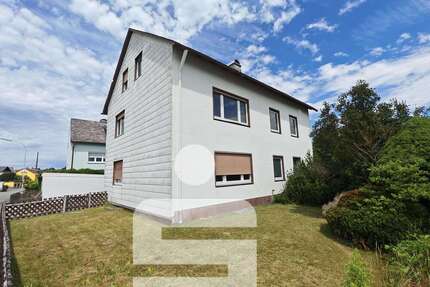 Haus zum Kaufen in Helmbrechts 130.000,00 € 255 m²