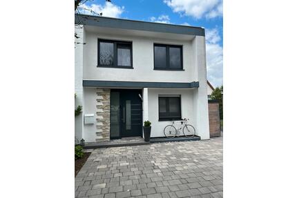 Modernes Reihenhaus in Lemgo - 395.000,00&nbsp;EUR Kaufpreis, ca.&nbsp; 130,00&nbsp;m&sup2; in Lemgo (PLZ: 32657)