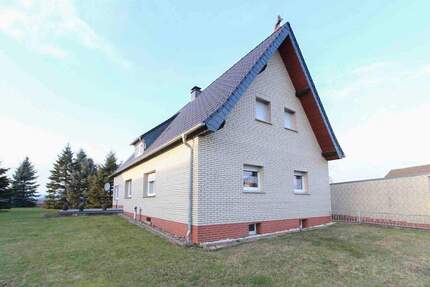 174 m² Wohnfläche & 1.856 m² Grundstück - großes Haus mit viel Potenzial in Steinheim-Bergheim