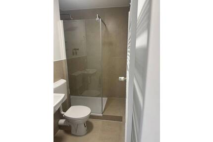 Frisch sanierte 2-Zimmer-Wohnung mit Loggia, Einbauküche, Stellplatz und Weitblick über Bensheim