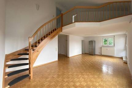 Lichtdurchflutete 3-Zimmerwohnung mit Galerie in Steinen