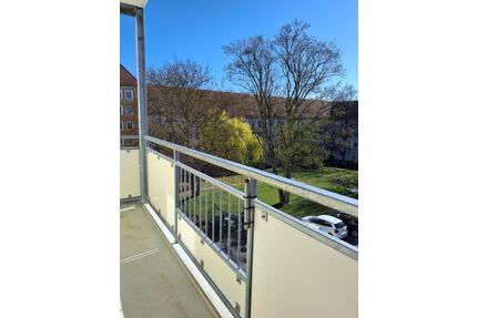 ++ West-Life: 3 Zimmer mit Sonnenbalkon & Home-Office-Option ++ - Plauen