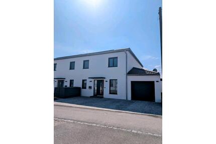 Doppelhaushälfte mit Blick in die Natur - Karlskron