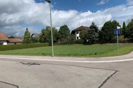 Schöne Doppelhaushälfte in Rammingen mit Baugrundstück