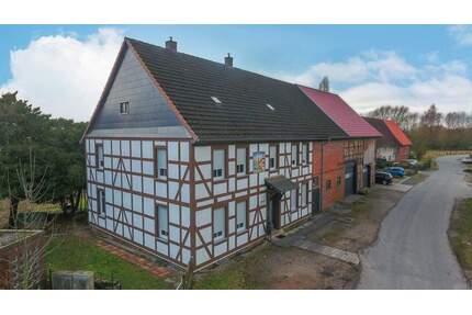 Immobilien-Ensemble: Bungalow Baujahr 2020, saniertes Einfamilienhaus 2016 & ca. 305 m² Nutzfläche - Seesen Herrhausen