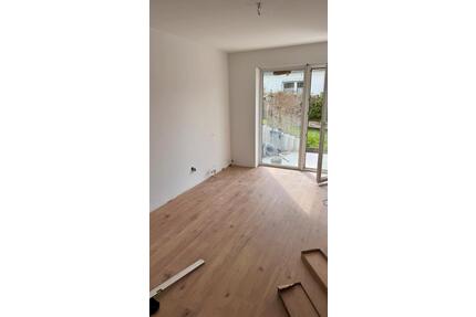 Frisch renovierte 2-Zimmer-Wohnung mit Südterrasse - Rödental