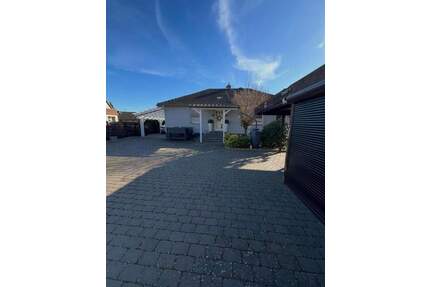 gepflegter Familienbugalow mit 6,5 Zimmern und Pool in der Wedemark