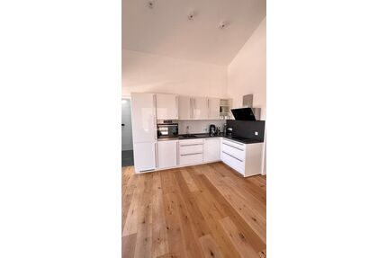 Helle 2-Zimmer-Dachterrassenwohnung - Nachmieter gesucht - Germering