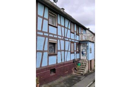 Haus mit Garten & Nebengebäuden, ohne Denkmalschutz - Kirchhain