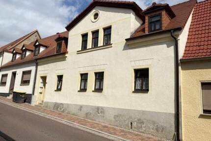Dreifamilienhaus in Querfurt - 150.000,00&nbsp;EUR Kaufpreis, ca.&nbsp; 249,40&nbsp;m&sup2;&nbsp;Wohnfl&auml;che in Querfurt (PLZ: 06268)