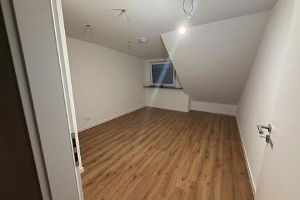 Kernsanierte 2,5 Zimmer DG Wohnung - Pforzheim Eutingen