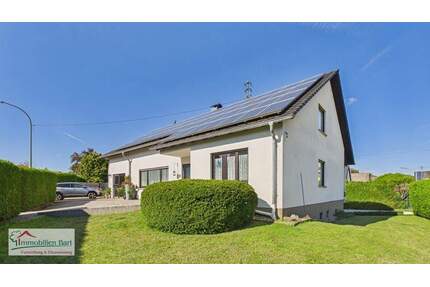 GRENZNÄHE: VIELSEITIGE VERWENDUNG! WOHNHAUS MIT ELW & 4 GARAGEN - Mettlach / Orscholz