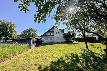 Großzügiges Zweifamilienhaus mit Traumgarten, Balkon, Wintergarten & Doppelgarage - Heßdorf Niederlindach