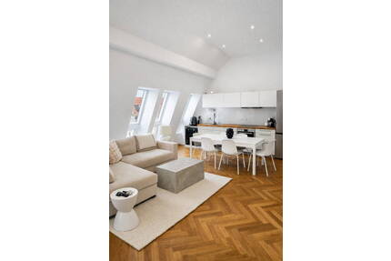 Traumhafte 4 Zimmer Dachgeschosswohnung - Berlin Steglitz