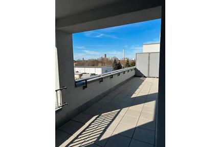 2-Zimmer Wohnung mit geräumiger Wohnküche und zwei Dachterrassen - Berlin Lichtenberg