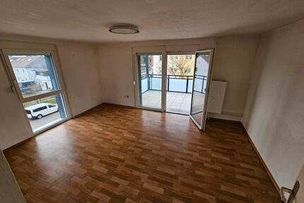 Freie 3-Zimmer Wohnung mit Stellplatz+Keller in Singen Südstadt - Singen (Hohentwiel)