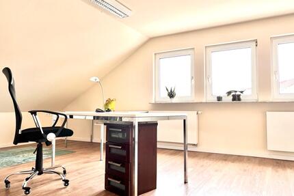 Arbeiten mit Blick in die Weinberge in Remshalden Grunbach