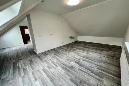 2-Zimmer-Dachgeschosswohnung mit offener Küche Coburg-Neuses