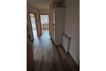 Helle 2-Zi.-Whg. mit EBK, TG Stellplatz in Igersheim