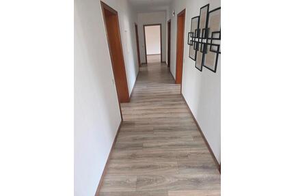 4 ZKB Wohnung in Seelbach - 900,00&nbsp;EUR Kaltmiete, ca.&nbsp; 124,00&nbsp;m&sup2; in Flammersfeld (PLZ: 57632)