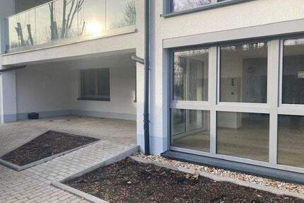 Erstbezug: Barrierefreie 3-Zimmer-Souterrain-Wohnung mit eigenem Hauseingang und Stellplatz - Jena Löbstedt