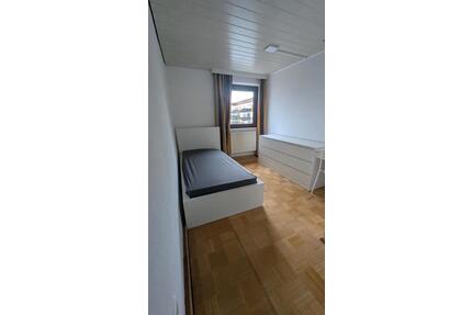 Möblierte Zimmer in Dingolfing - 550,00&nbsp;EUR Kaltmiete, ca.&nbsp; 12,00&nbsp;m&sup2; in Dingolfing (PLZ: 84130)