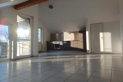 Helle 2,5-Zi Dachgeschoss-Wohnung mit Balkon + Tiefgarage - Ehingen (Donau)