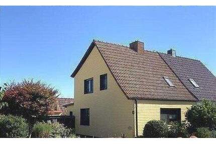 DHH mit schönem Garten in Eisleben