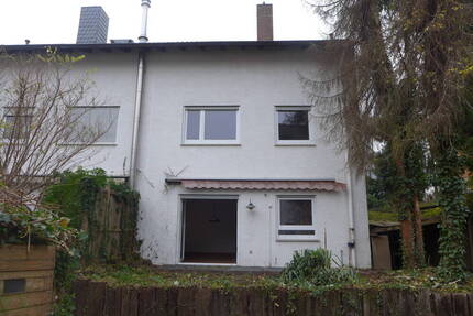 Renovierungsbedürftiges Juwel im Split-Level-Stil - Reihenendhaus mit großem Garten in Toplage - Darmstadt / Eberstadt