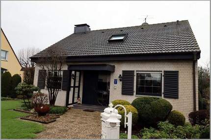 Sehr gepflegtes, unterkellertes Einfamilienhaus mit 3 Garagen - Bad Rothenfelde Aschendorf