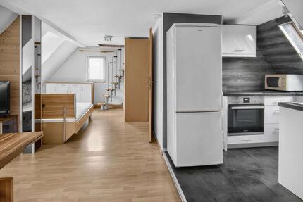 Lichtdurchflutete DG-Wohnung mit ausgebautem Dachboden - Stuttgart Feuerbach