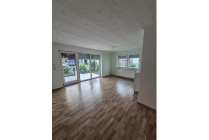Gepflegte 2,5-Zi,EG-Wohnung mit Terrasse, Einbauküche, Tiefgarage - Ochsenhausen