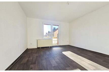 Attraktive 4-Zimmer-Dachgeschosswohnung mit Balkon in zentraler Lage von Köthen - Köthen (Anhalt)