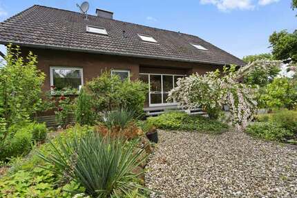 Haus zum Kaufen in Paderborn Neuenbeken 450.000,00 € 228 m² - Paderborn / Neuenbeken
