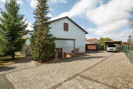Familienfreundliches Einfamilienhaus mit Garten und Pool in Ludwigsfelde