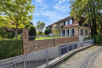 Frankfurt-Niederursel: Außergewöhnlich! Modernes Wohnen in historischem Ambiente. - Frankfurt am Main