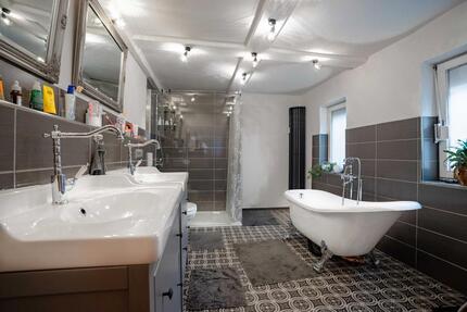 Charmante Doppelhaushälfte in Waldkappel (ca. 130 m²) mit großem Garten