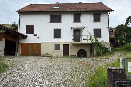 Altes Winzerhaus mit landwirtschaftlichen Nebengebäuden in Bühlertal