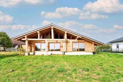 Haus zum Kaufen in Laußig 380.000,00 € 269.06 m²