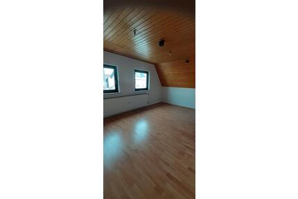 2-Zimmer-Dachgeschosswohnung in Allersberg zu vermieten