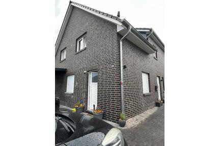Doppelhaus Hälfte - 1.450,00&nbsp;EUR Kaltmiete, ca.&nbsp; 120,00&nbsp;m&sup2; in Ovelgönne (PLZ: 26939)